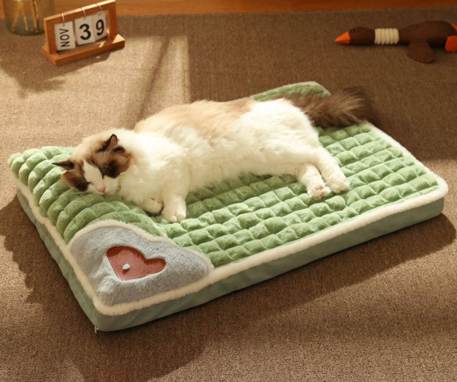 MADDEN Winter Warm Dog Mat & Luxury Pet Sofa
